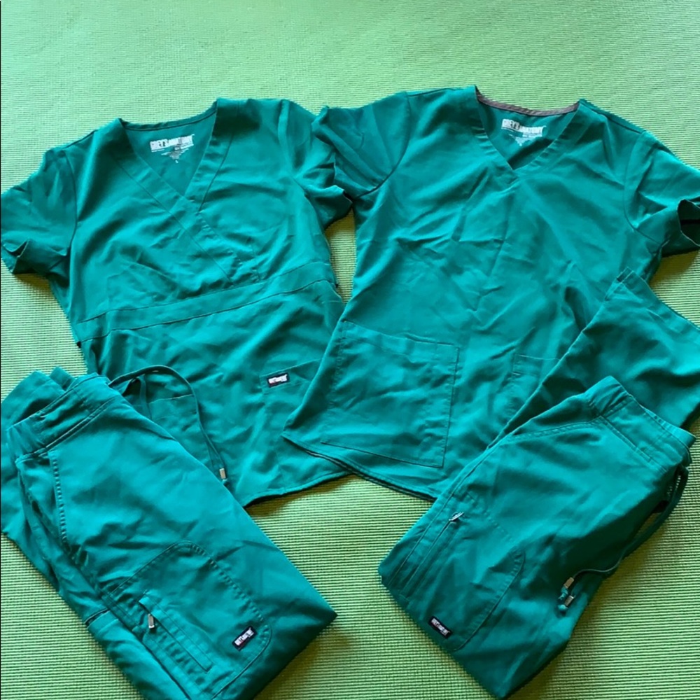 Grey’s Anatomy hunter green scrubs Top S Bottom XS